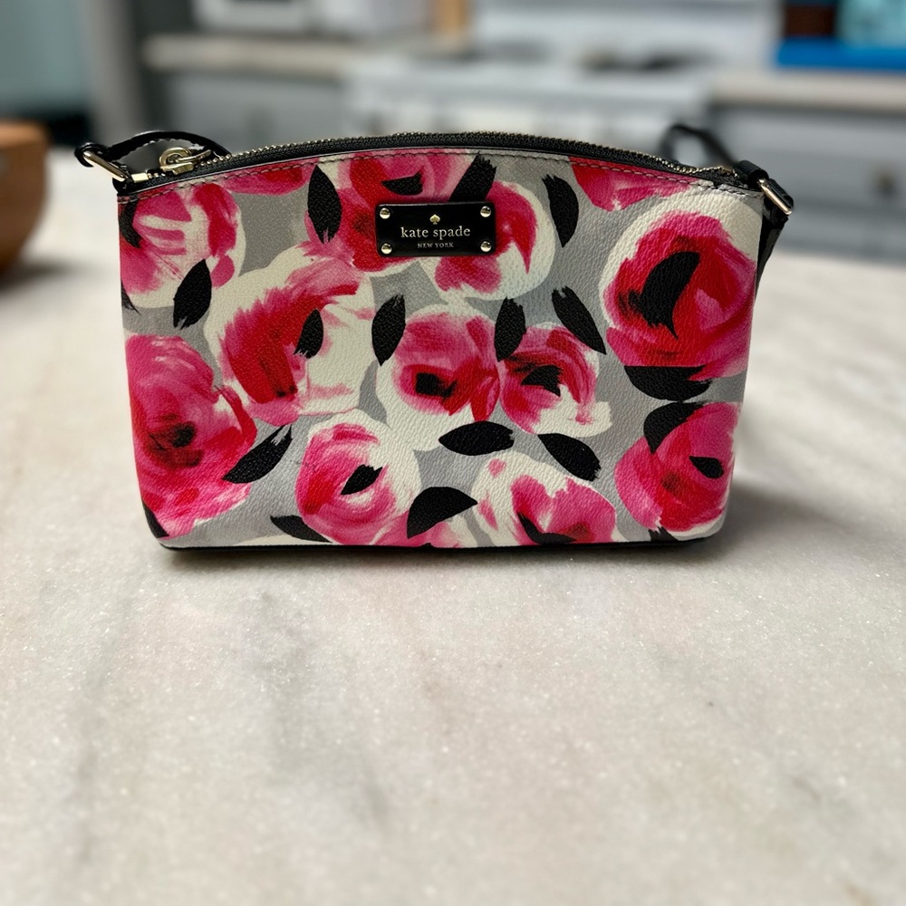 Authentic Kate Spade rosy posey crossbody. Minimal carries. Like new.